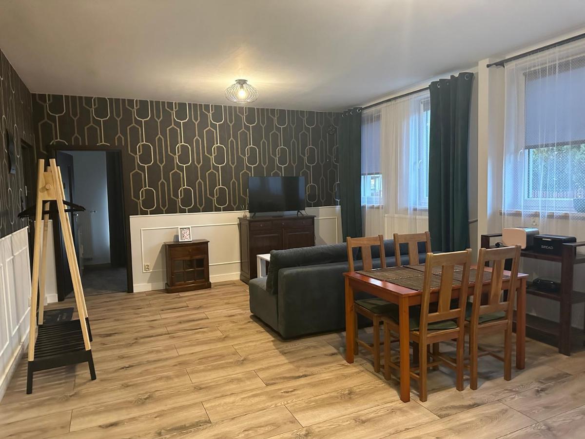 Apartamento Apartament Oksford 1 Okszow Exterior foto